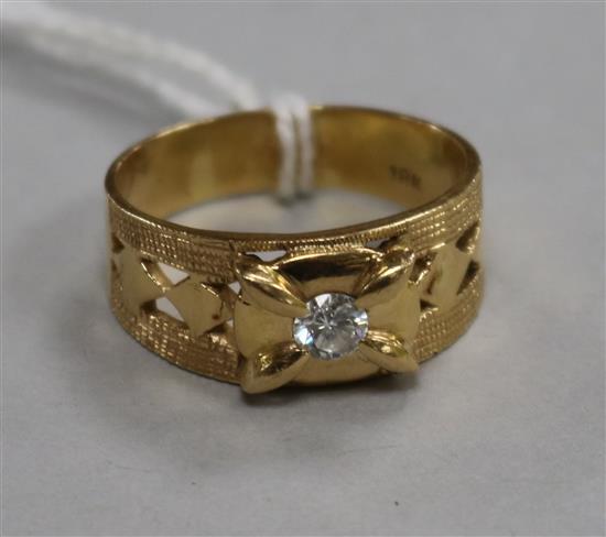 An 18ct gold and single stone diamond set dress ring, size V.
